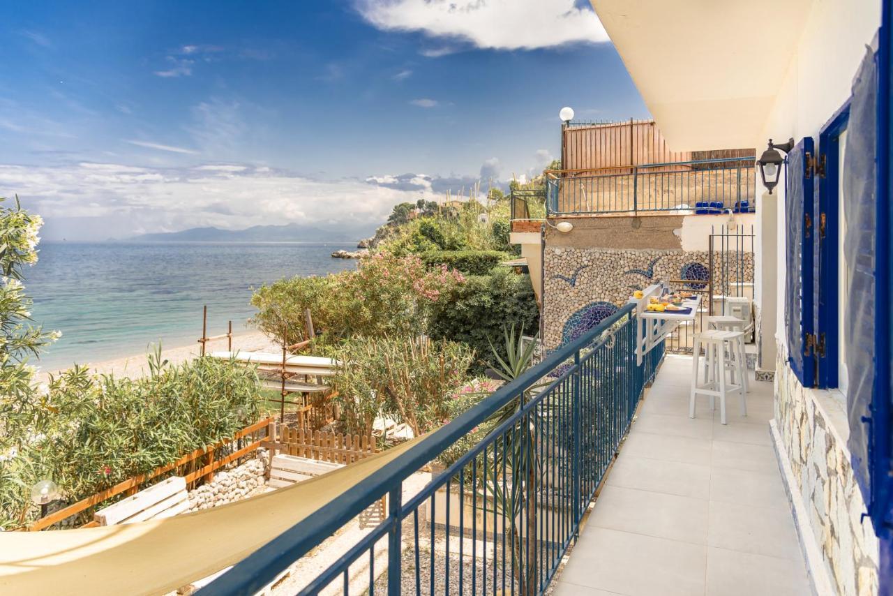 Dimore Di Mare - Beachfront Apartments Santa Flavia Exteriör bild